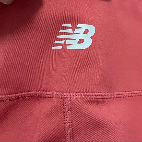 EUC Women’s Size Medium New Balance Logo Print Leggings/Tights With Side Pockets - Picture 8 of 12